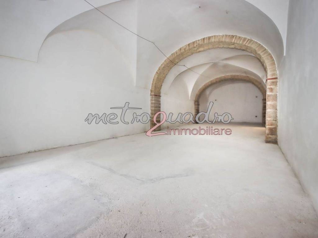 negozio in affitto ad Itri