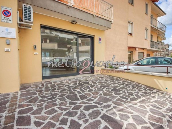 negozio in affitto ad Itri