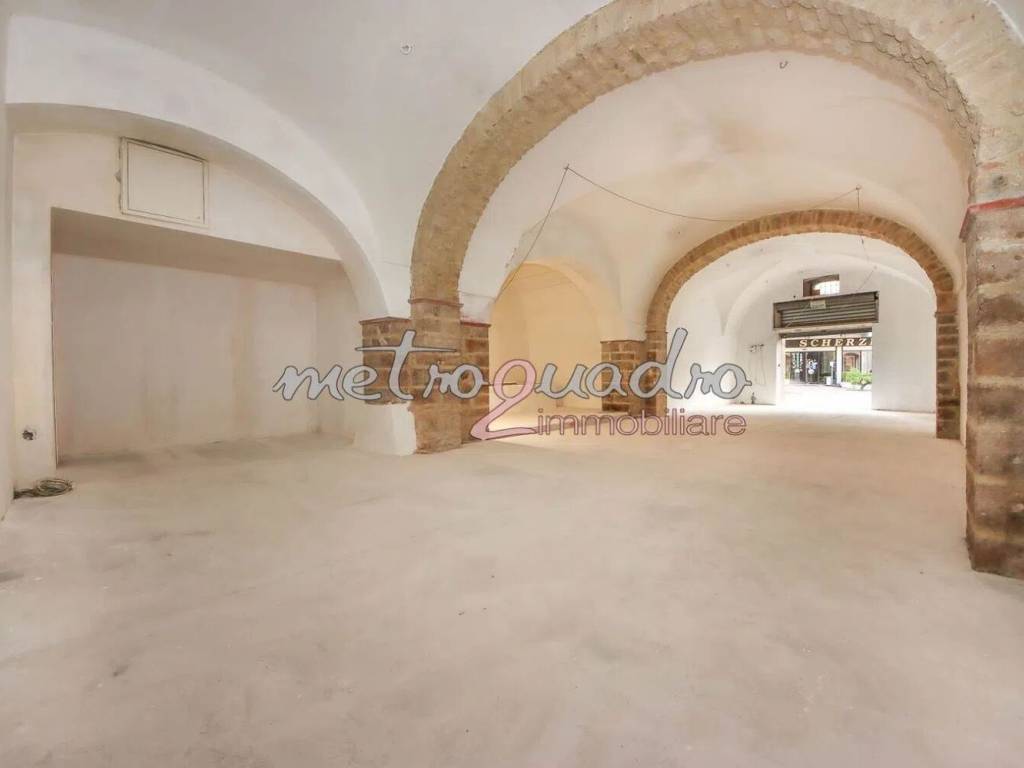 negozio in affitto ad Itri