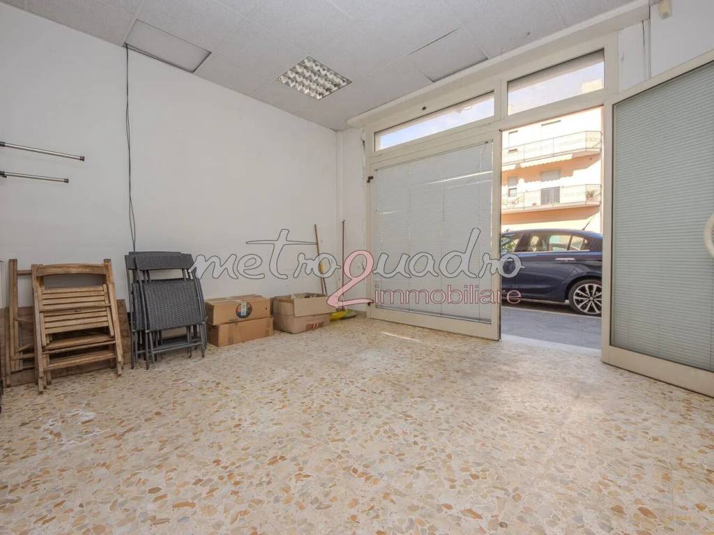 negozio in affitto ad Itri