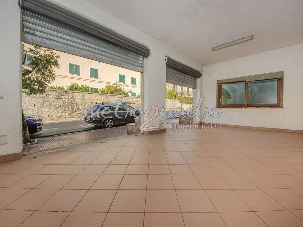 negozio in affitto ad Itri