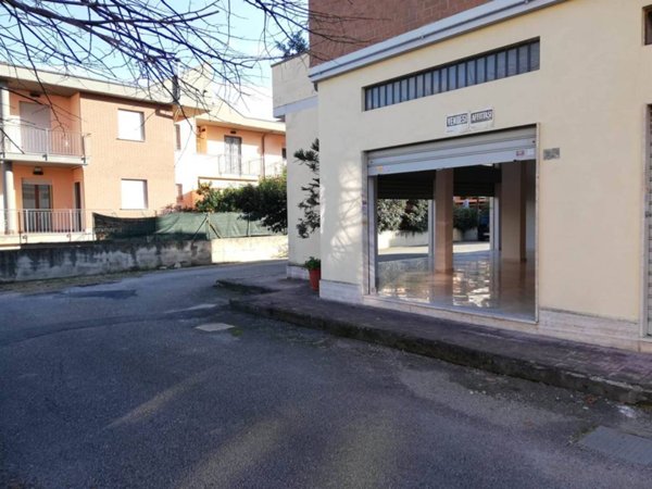 locale commerciale in affitto a Latina in zona Latina Scalo