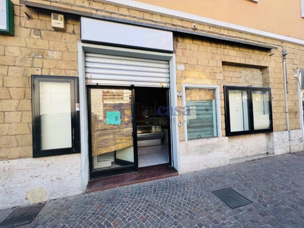locale commerciale in affitto a Latina