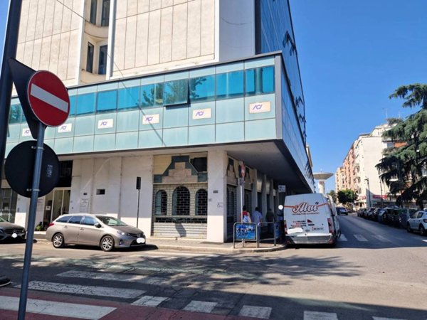 negozio in affitto a Latina in zona Centro Città