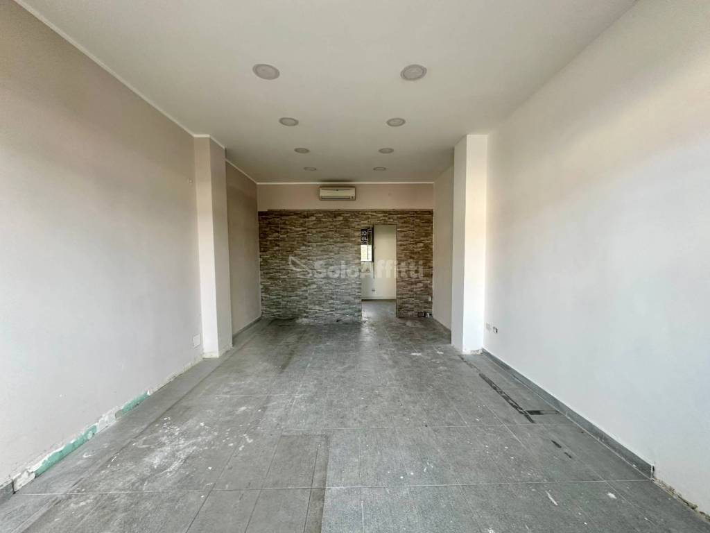negozio in affitto a Latina in zona Borgo Podgora
