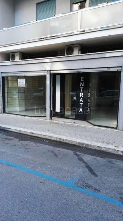 negozio in affitto a Latina in zona Centro Città