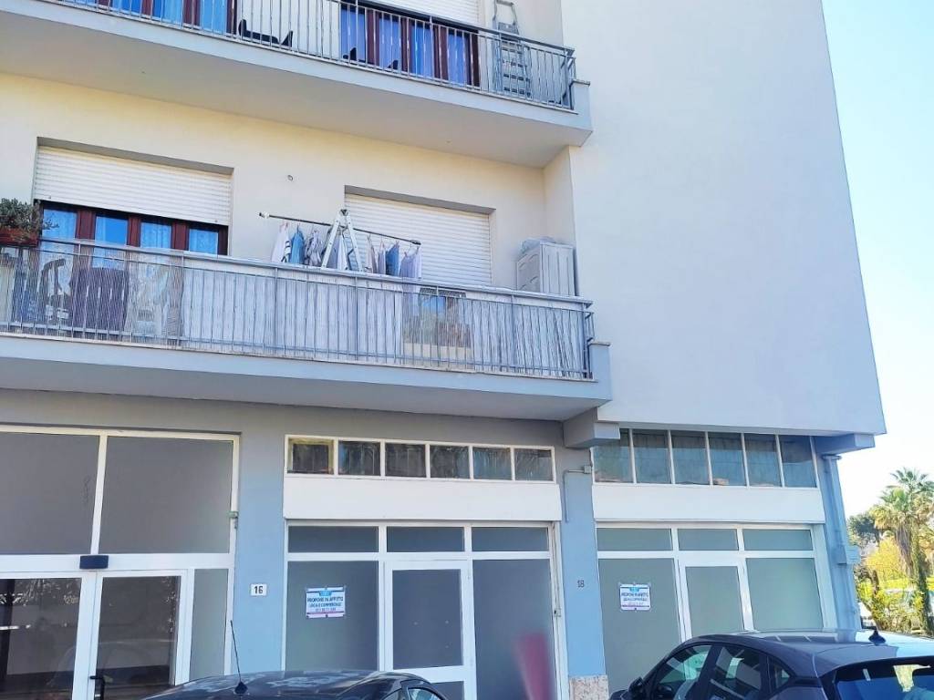 negozio in affitto a Latina in zona Centro Città
