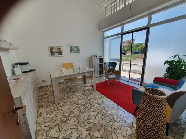locale commerciale in affitto a Latina