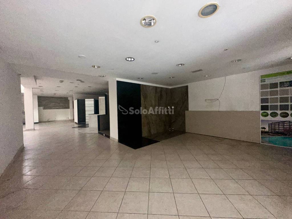 negozio in affitto a Latina in zona Centro Città