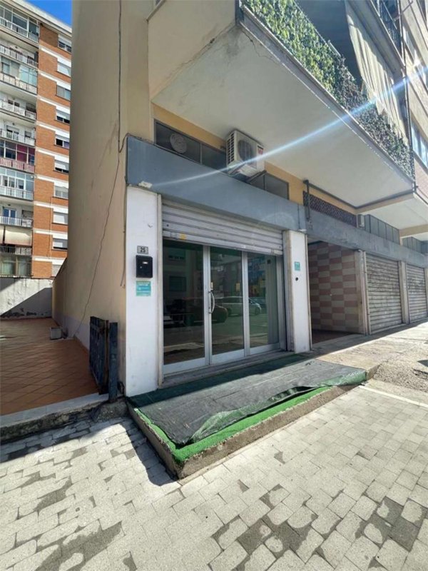 negozio in affitto a Latina