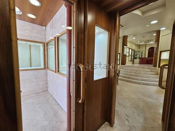 locale commerciale in affitto a Latina