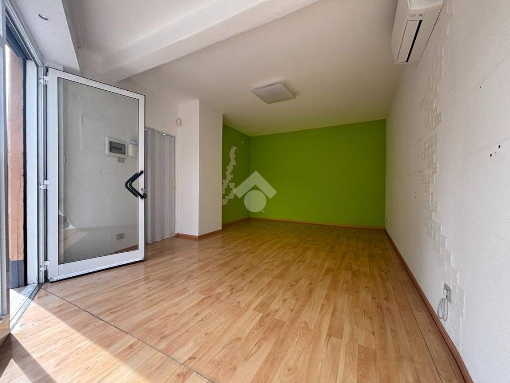 negozio in affitto a Latina in zona Centro Città