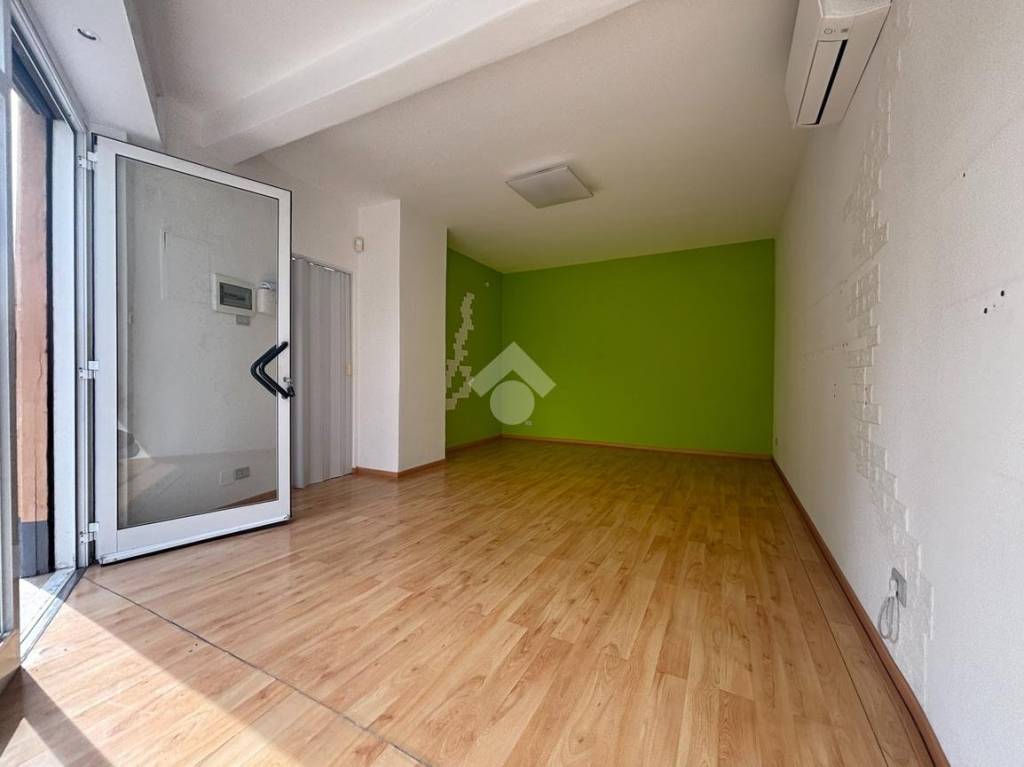 negozio in affitto a Latina in zona Centro Città