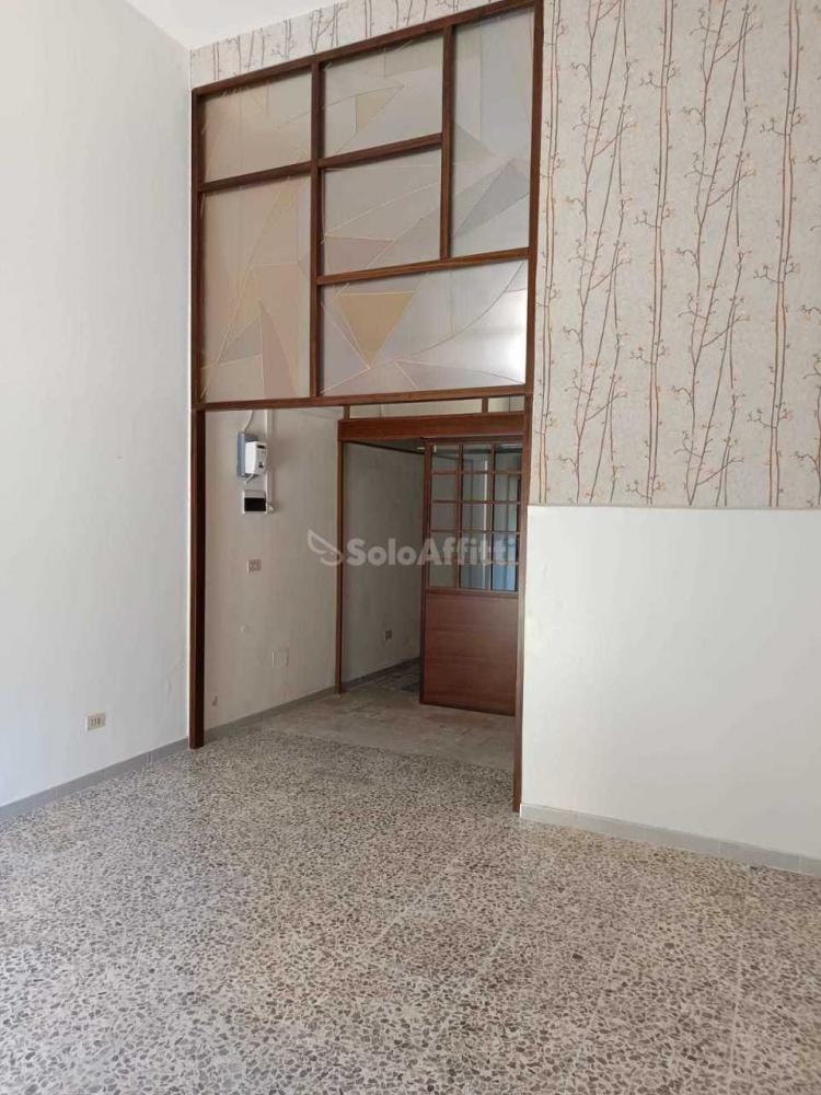 locale commerciale in affitto a Latina