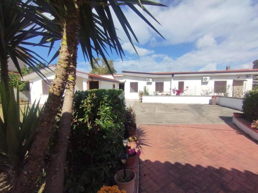 casa indipendente in affitto a Latina in zona Foce Verde