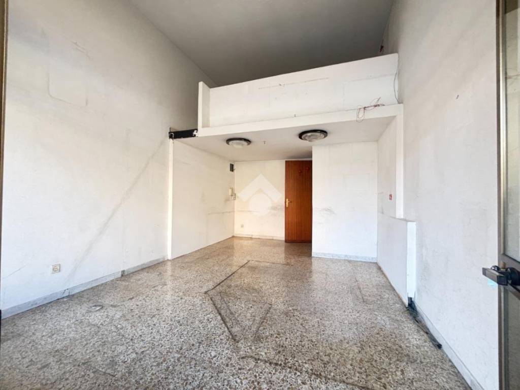 negozio in affitto a Latina