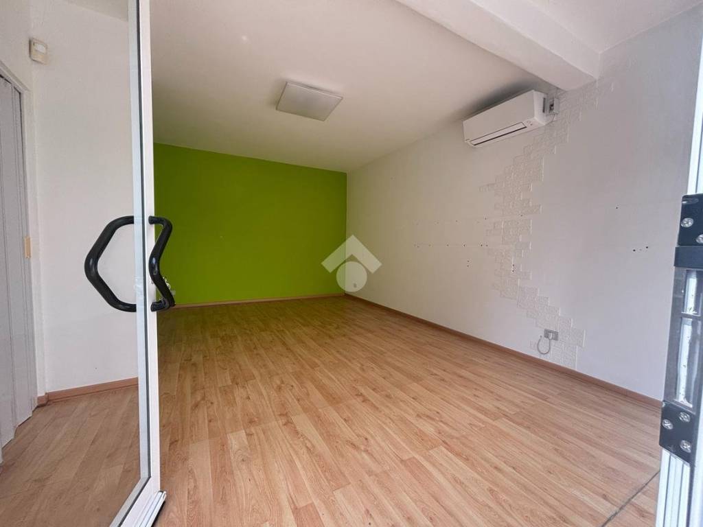 negozio in affitto a Latina in zona Centro Città
