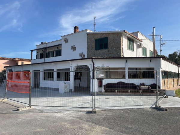 locale commerciale in affitto a Latina