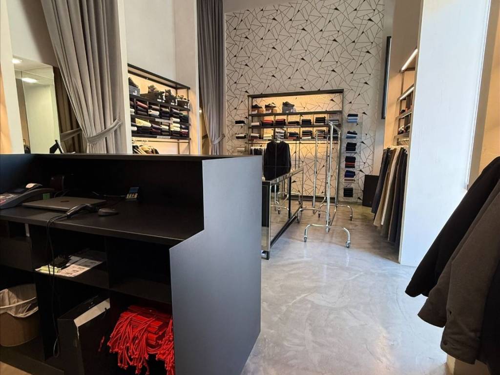 negozio in affitto a Latina in zona Centro Città
