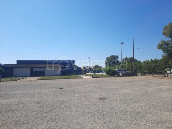 locale commerciale in affitto a Latina