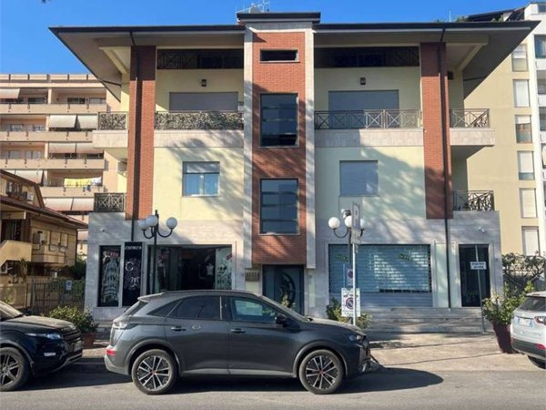 negozio in affitto a Latina