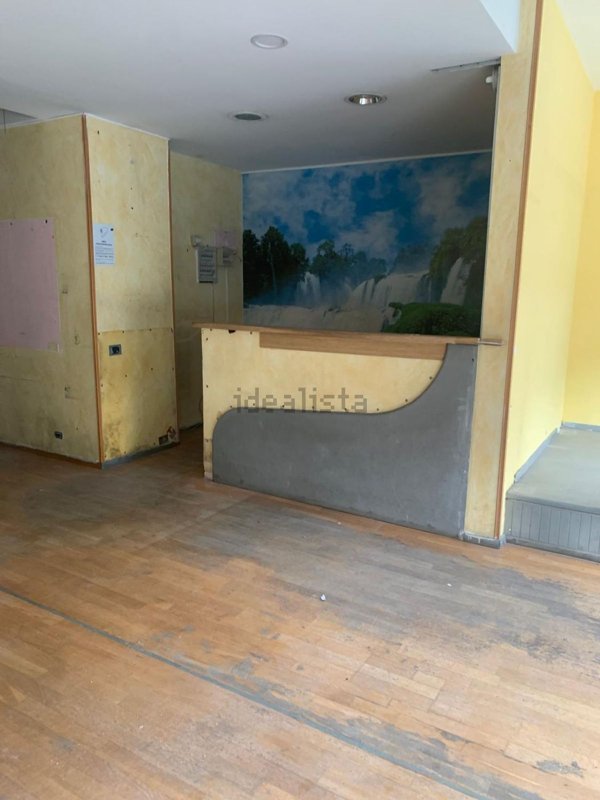 locale commerciale in affitto a Latina