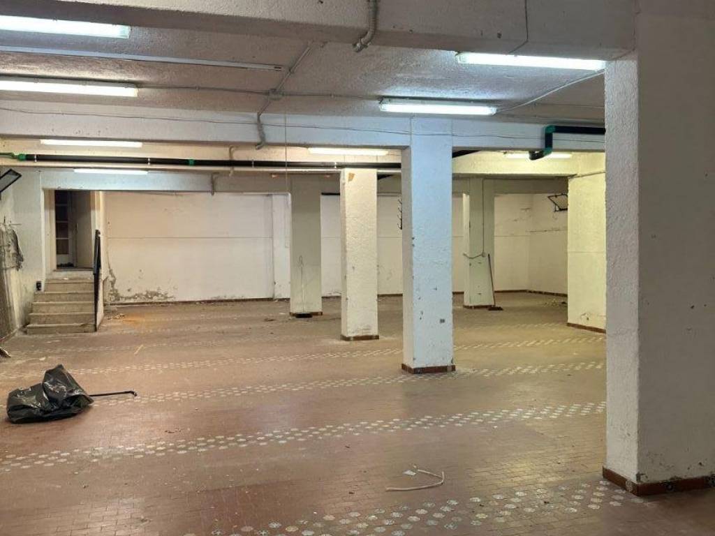 locale commerciale in affitto a Latina