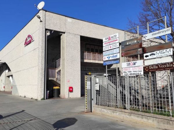 locale commerciale in affitto a Latina
