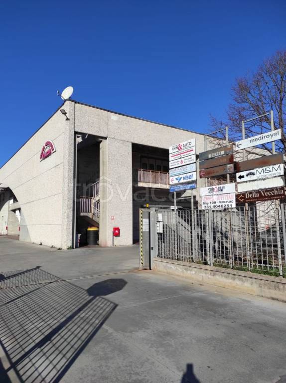 locale commerciale in affitto a Latina