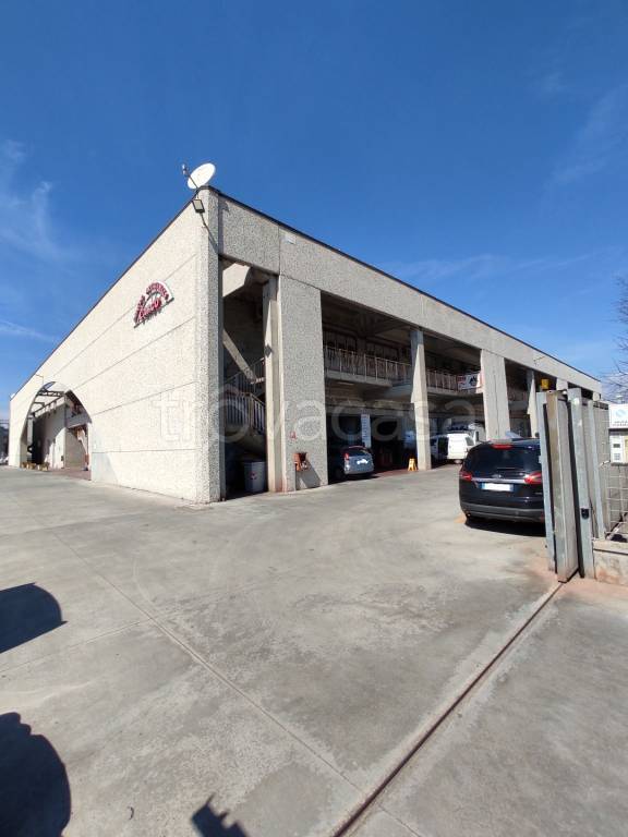 locale commerciale in affitto a Latina