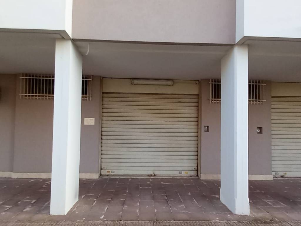 negozio in affitto a Latina
