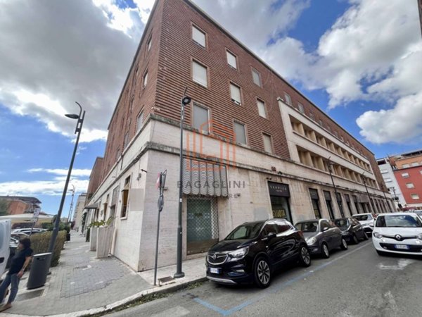 negozio in affitto a Latina in zona Centro Città