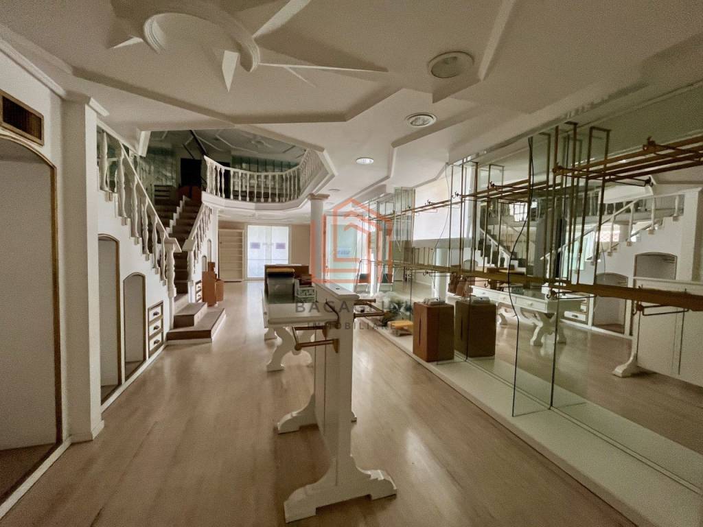 negozio in affitto a Latina in zona Centro Città