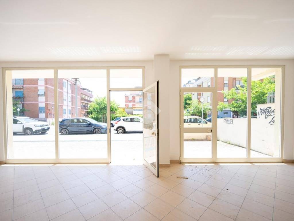 negozio in affitto a Latina in zona Centro Città