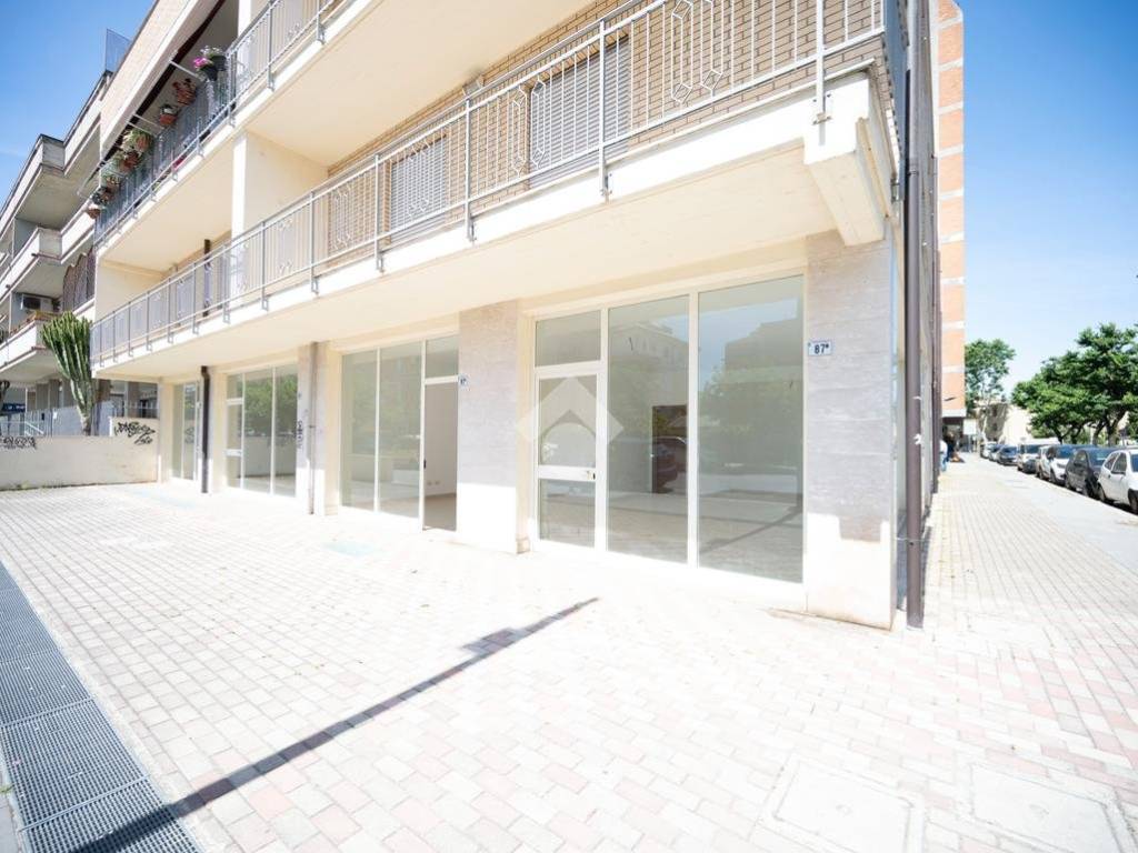 negozio in affitto a Latina in zona Centro Città