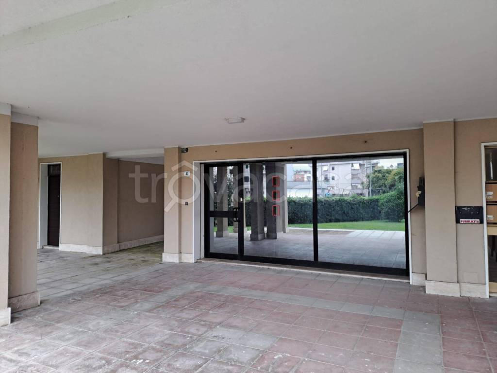 negozio in affitto a Latina in zona Borgo San Michele