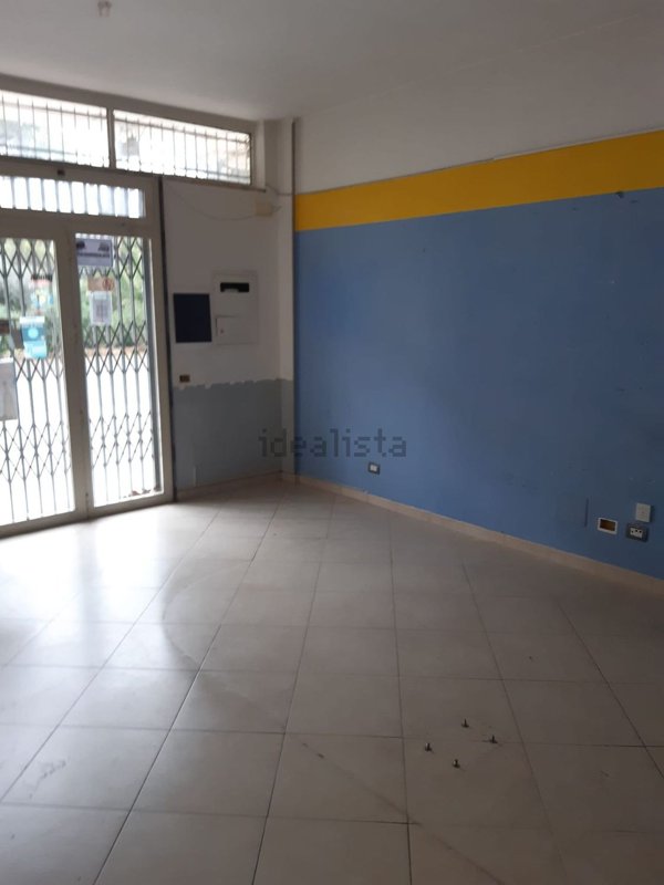 locale commerciale in affitto a Latina