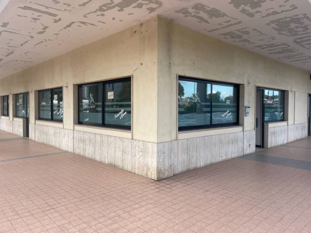 locale commerciale in affitto a Latina in zona Centro Città