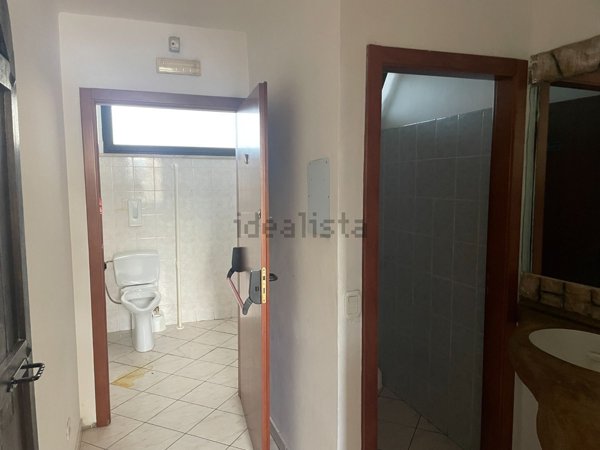 locale commerciale in affitto a Latina