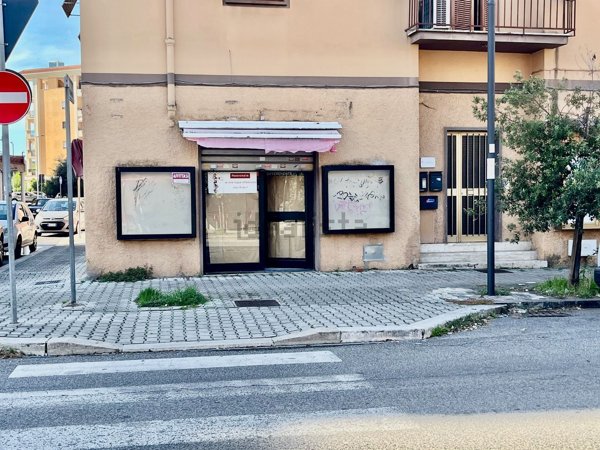 locale commerciale in affitto a Latina