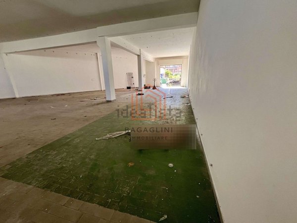 locale commerciale in affitto a Latina