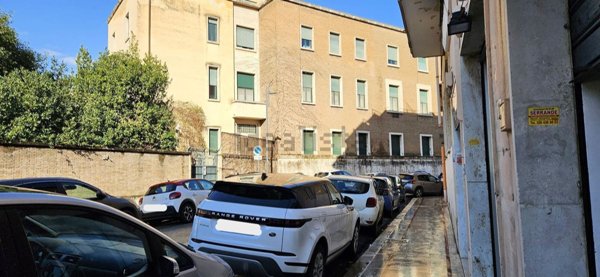 locale commerciale in affitto a Latina