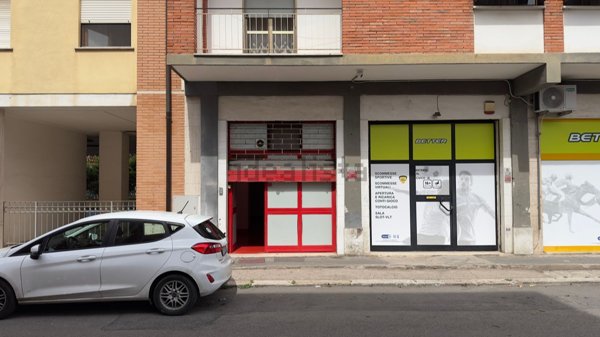 locale commerciale in affitto a Latina