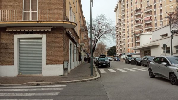 locale commerciale in affitto a Latina