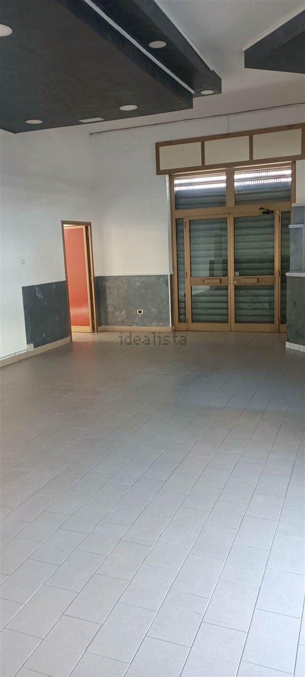 locale commerciale in affitto a Latina