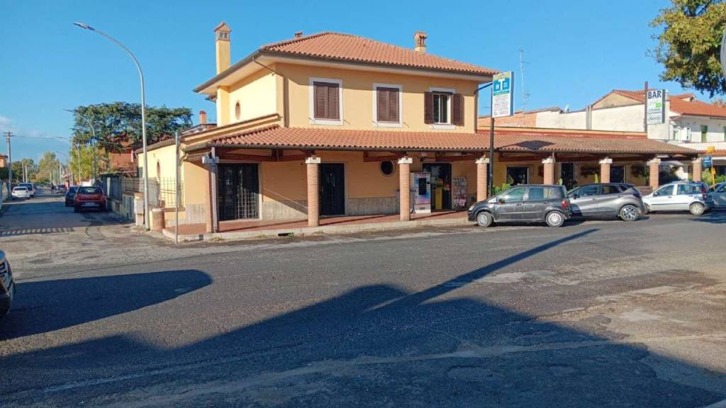 negozio in affitto a Latina in zona Borgo Podgora