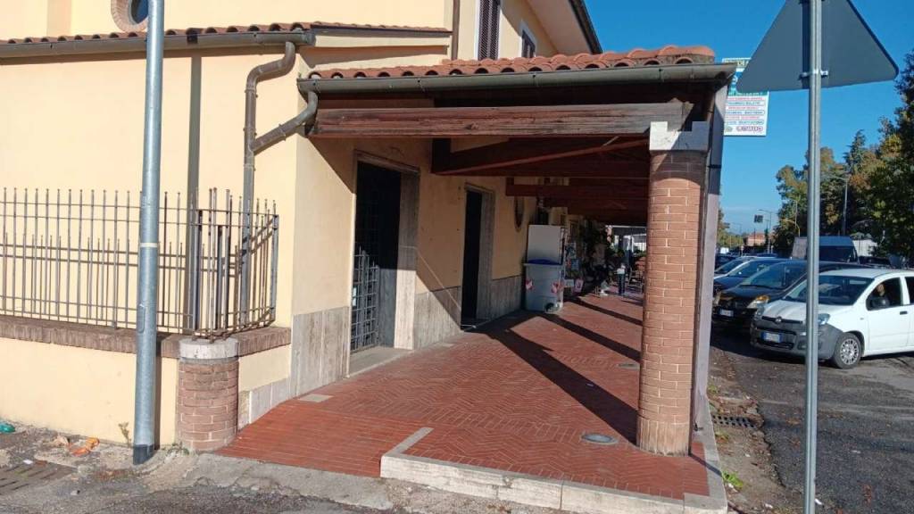 negozio in affitto a Latina in zona Borgo Podgora