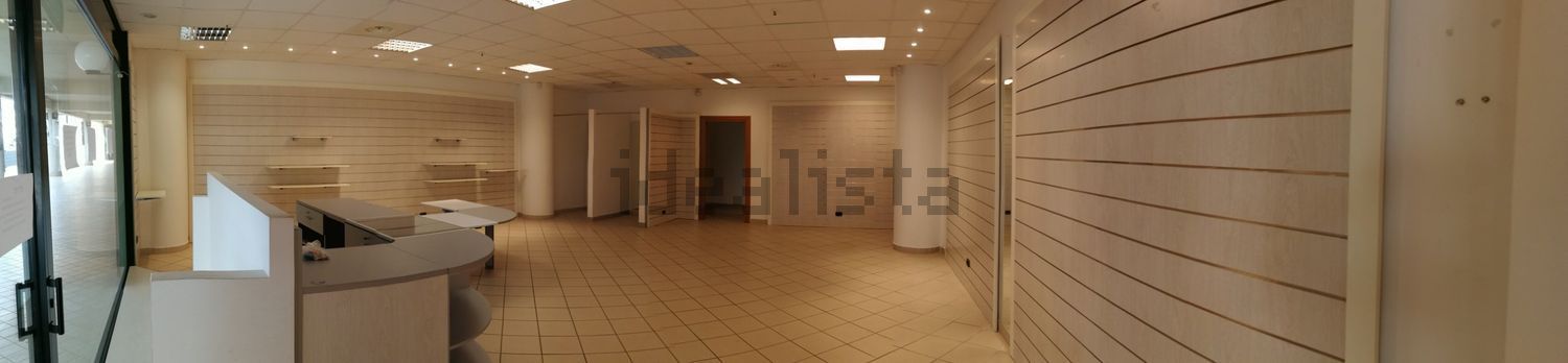 locale commerciale in affitto a Latina