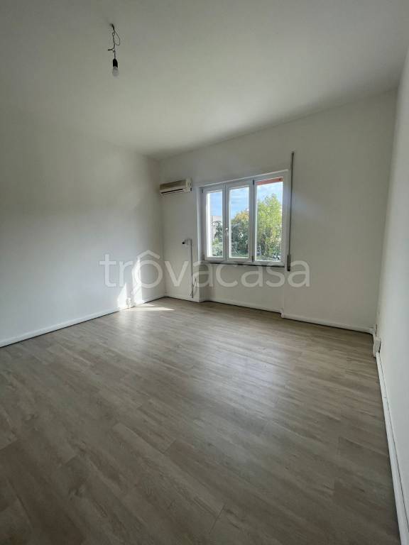 negozio in affitto a Latina in zona Centro Città