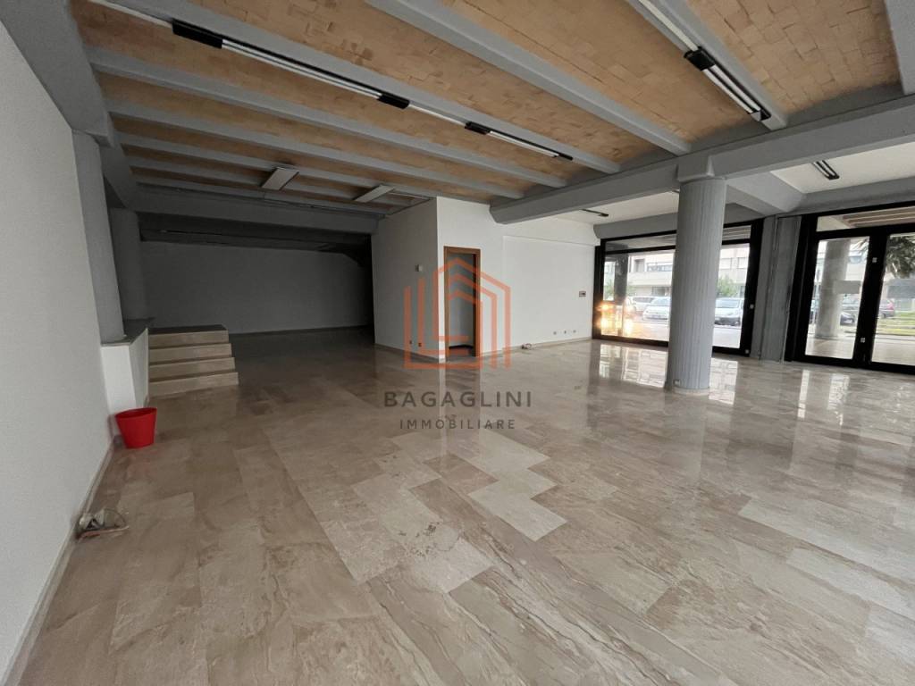 negozio in affitto a Latina